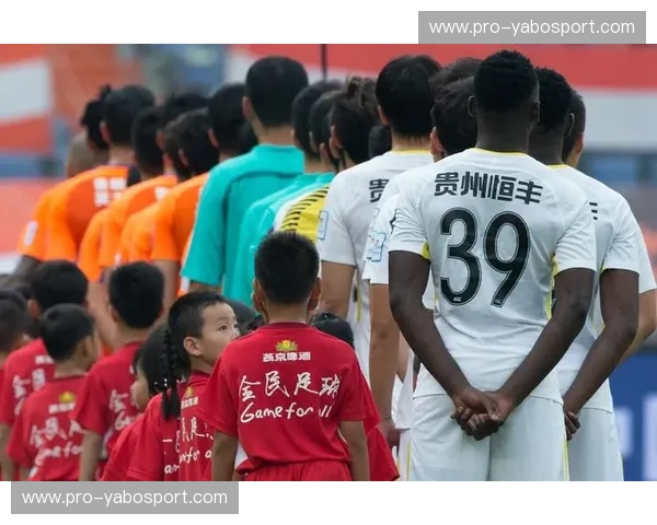 越秀山的烟火对决泉城的橙色风暴：广州富力与山东鲁能的华丽史诗